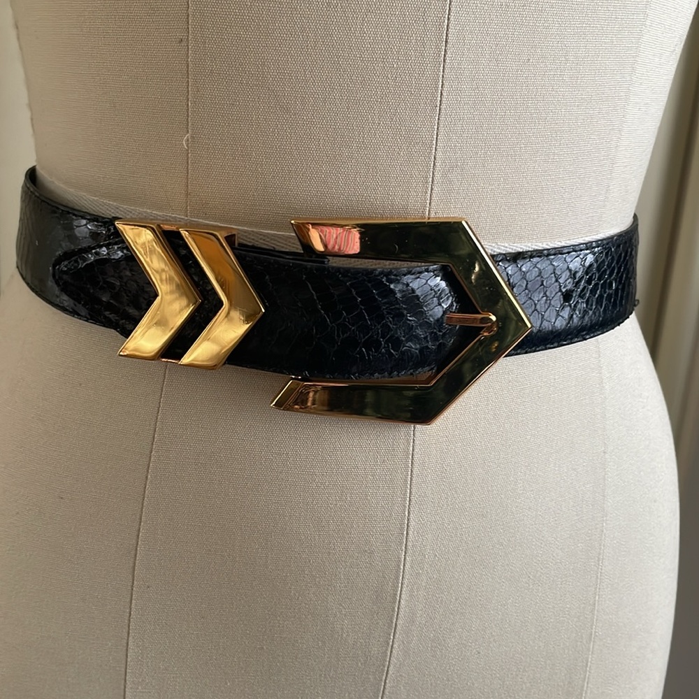Black snakeskin belt with gold hardware. Size sm